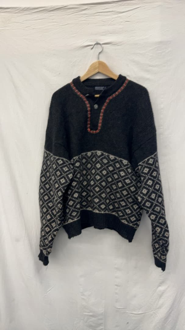 Bouvjac Mens Black and Gray Wool Sweater